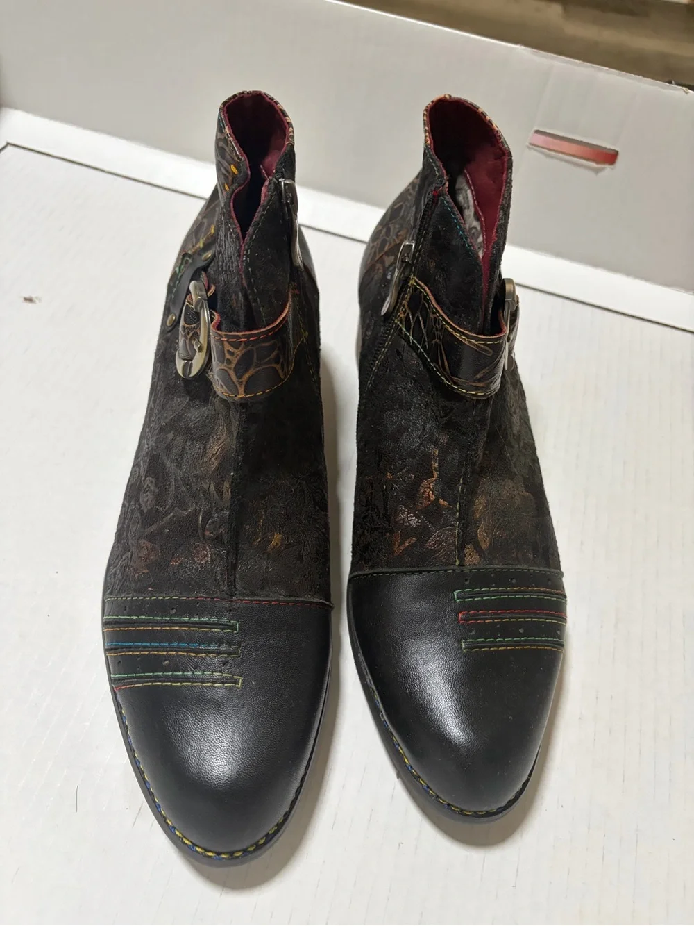 Men's Black Floral-Textured Chukka Boots with Decorative Buckle